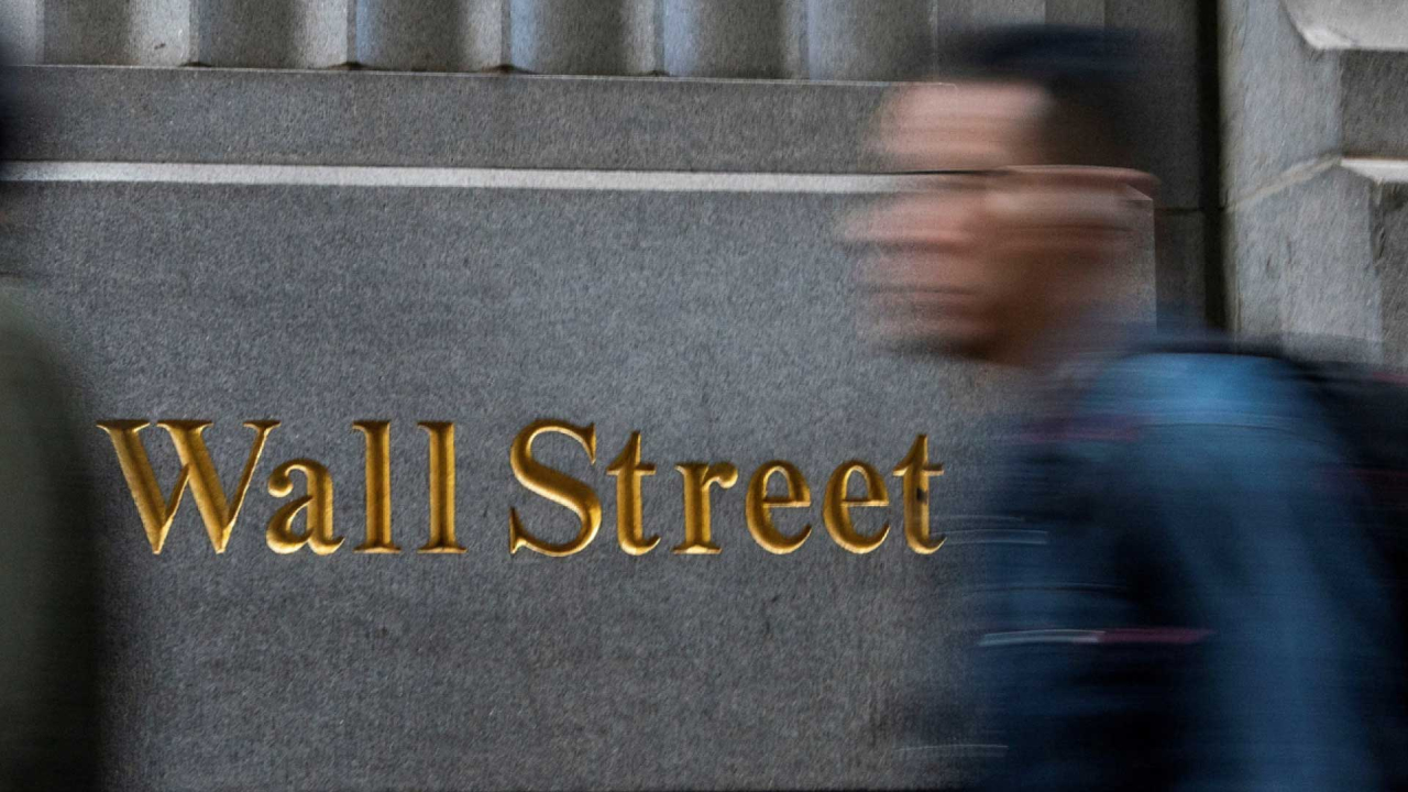 Wall Street cae tras contracción de la economía de EU