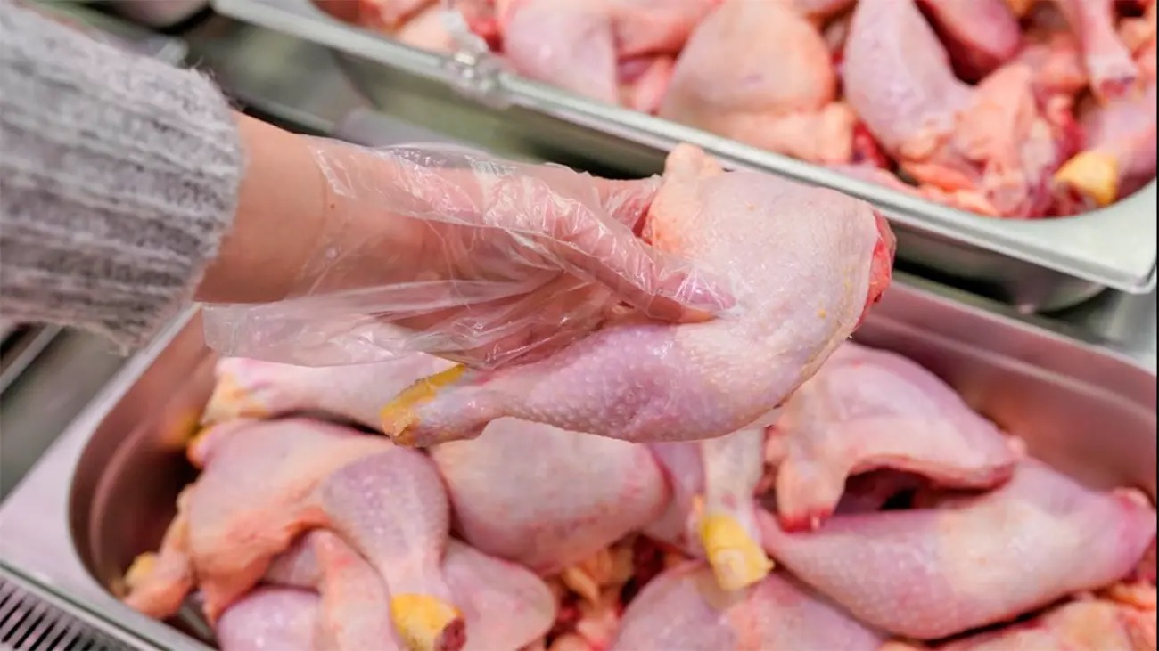 México suspende importaciones de carne de pollo desde Brasil
