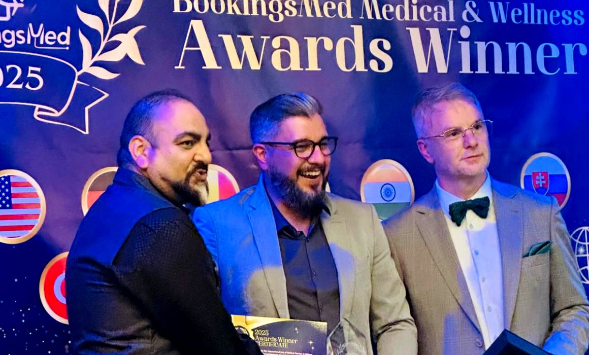 Cancunense en evento de turismo médico en Europa