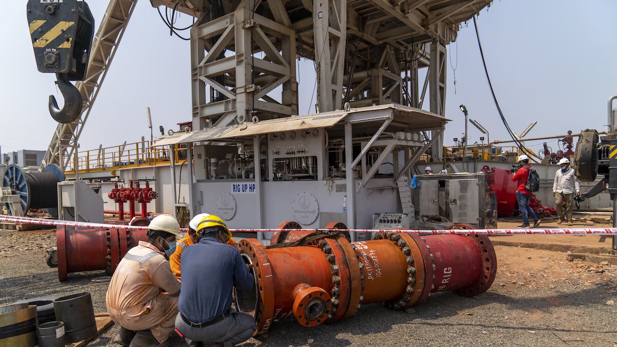 Registra petróleo la mayor alza desde 2022 por guerra Israel-Irán