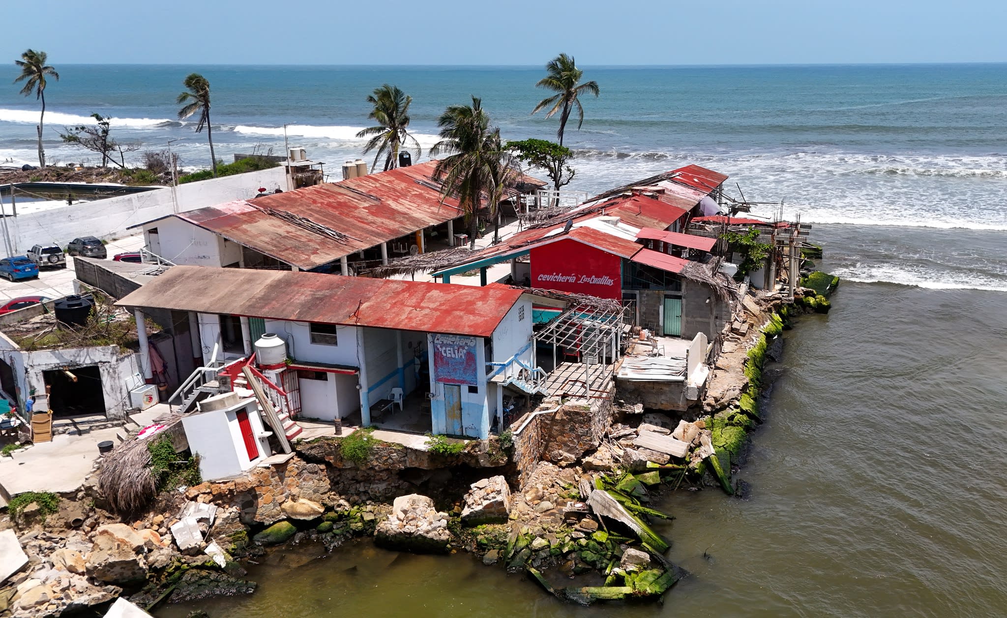 Los hoteleros del sur de México buscan reactivar el turismo tras los huracanes