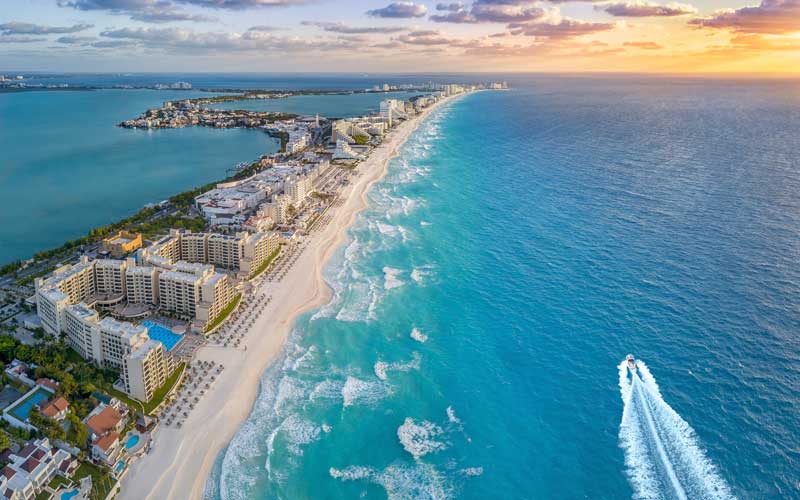 Quintana Roo espera este verano 2.3 millones de turistas