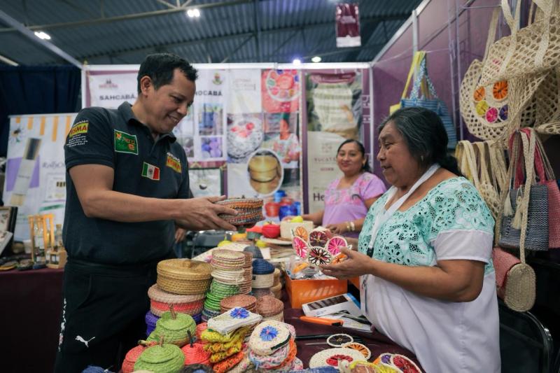 Artesanos, protagonistas en la Semana de Yucatán en México