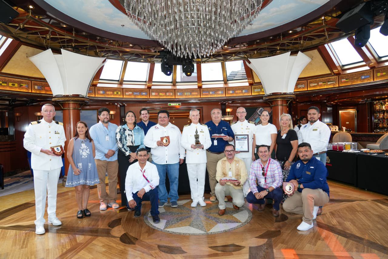 Llega a Cozumel por primera vez el majestuoso crucero Queen Elizabeth de bandera inglesa