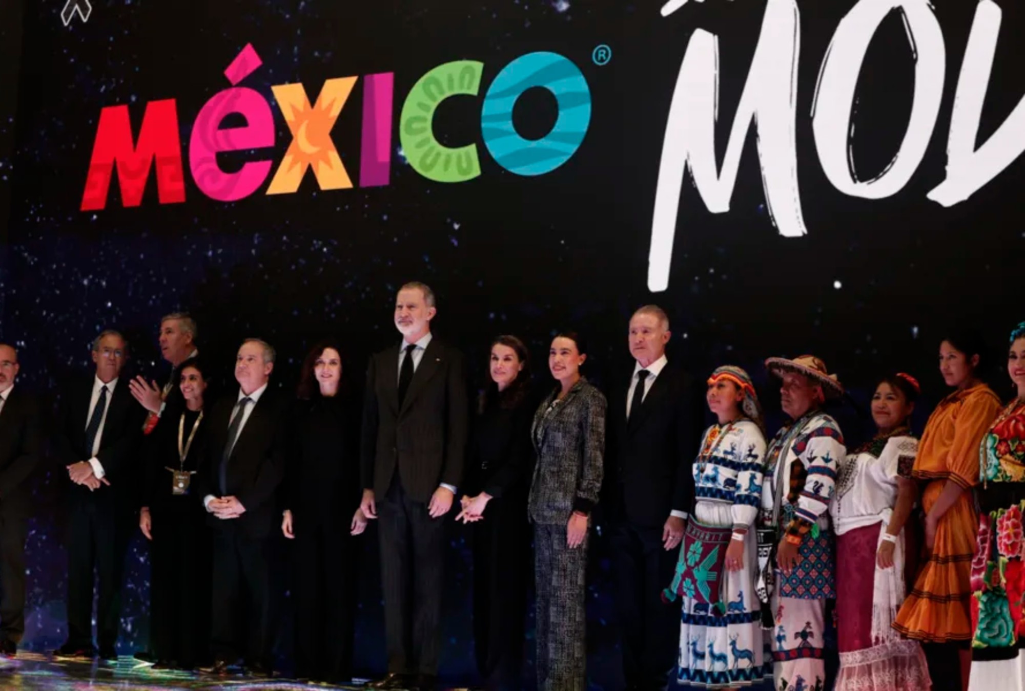Reyes de España visitan el estand de México en FITUR