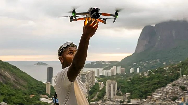 Turistas hacen fila para grabar videos con dron en la favela Rocinha y el fenómeno se vuelve viral