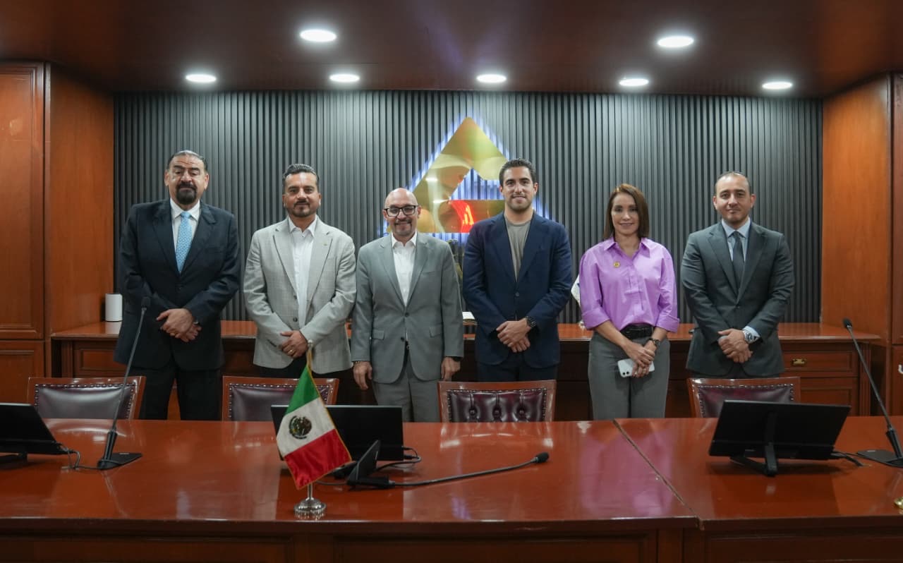 Senador Gino Segura dialoga con empresarios turísticos