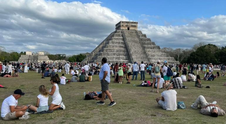 Turismo en México crece en 2026, pero turistas gastan menos