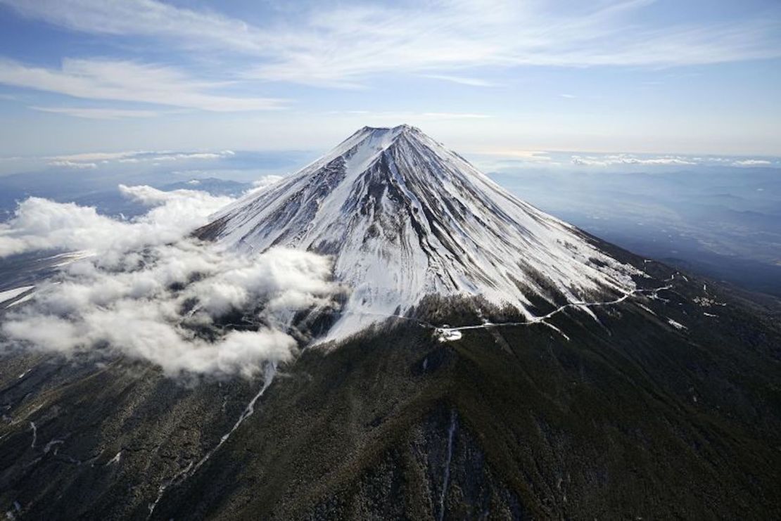 Turismo masivo rebasa la capacidad del Monte Fuji