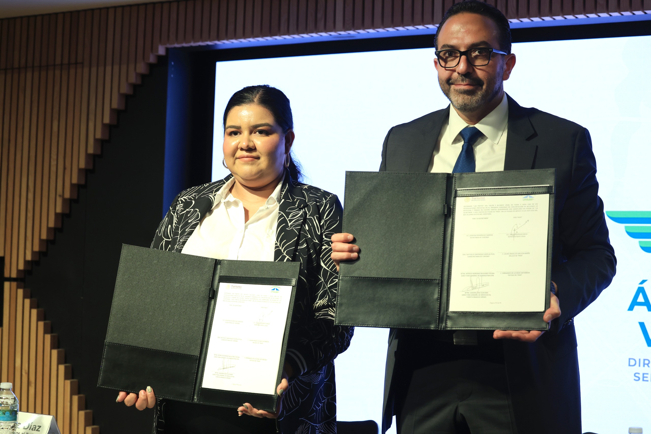Sectur y PASE fortalecen la atención turística carretera mediante acuerdo de alianza digital