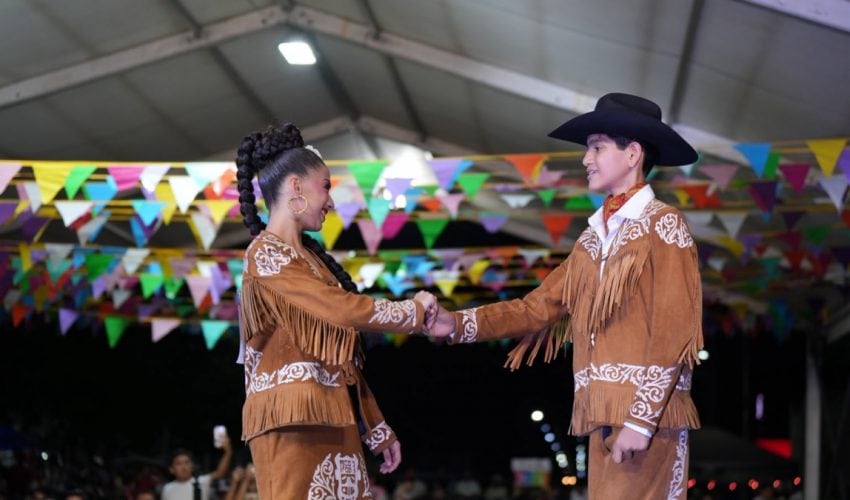 González celebra el huapango con 261 parejas participantes